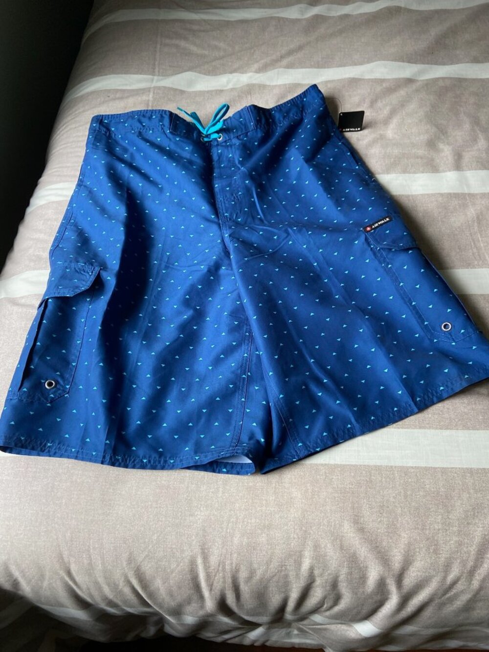 NWT Airwalk Blue Printed Cargo Swim Trunks Men's Drawstring Board Shorts Sz XL
